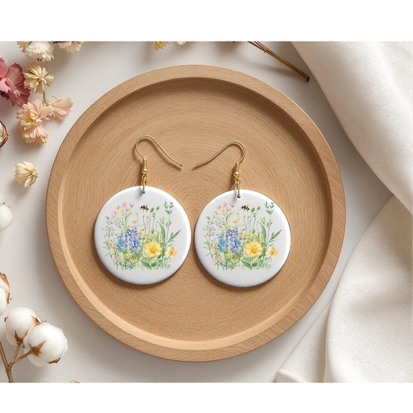 nataly thyme Jewelry - Floral White and Gold Earrings